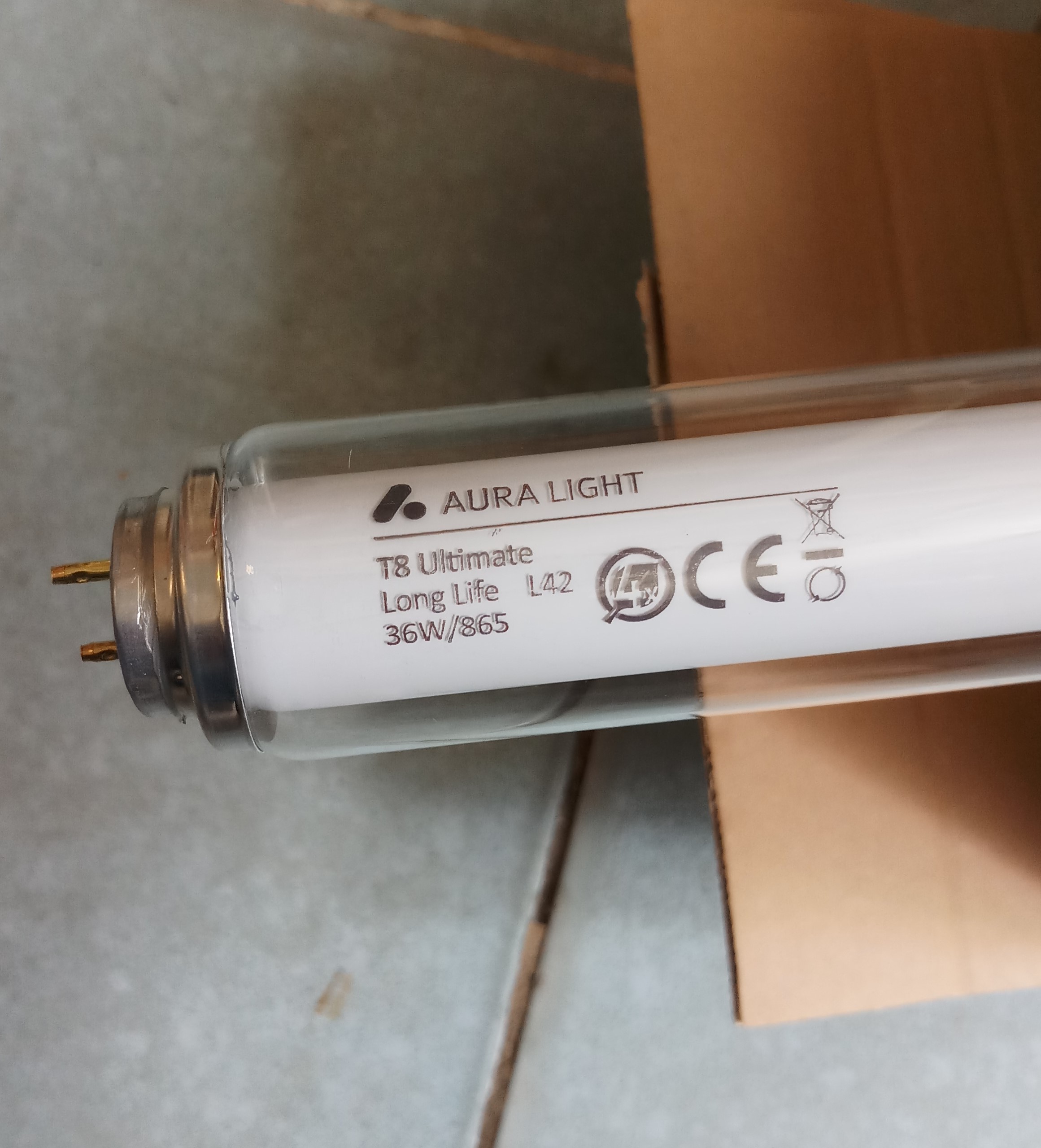 Bóng đèn huỳnh quang ống thẳng dài 1,2 mét, 36W, Part no: 432336, hãng: Aura Light (Aura Thermo Fluorescent lamp 36W/865)